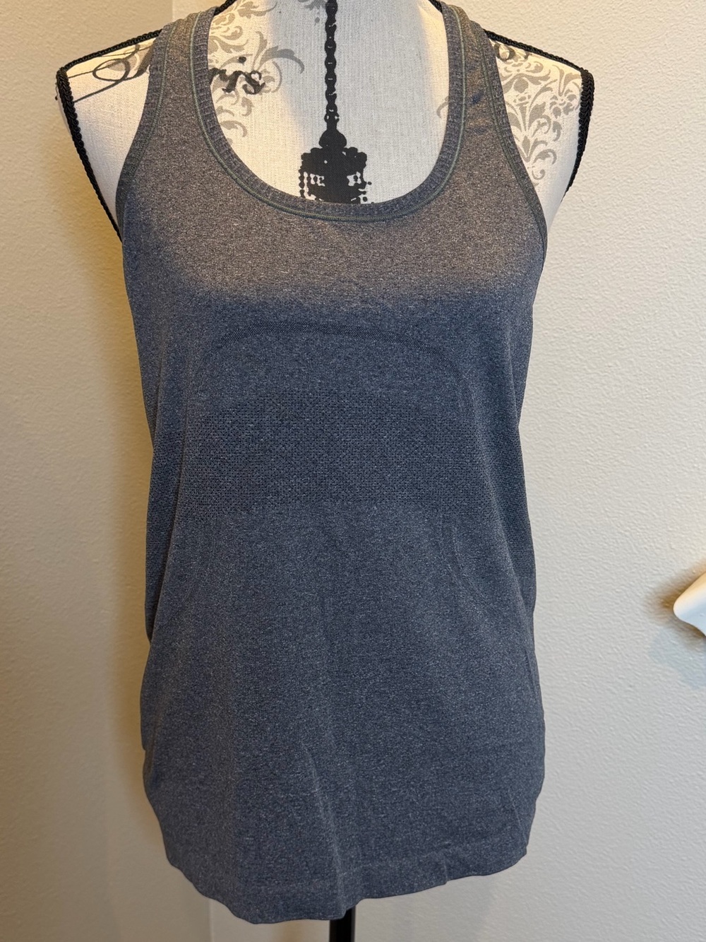 Lululemon Sz.10 Swiftly Tech Heathered Gray Racerback Workout Tank Top, EUC